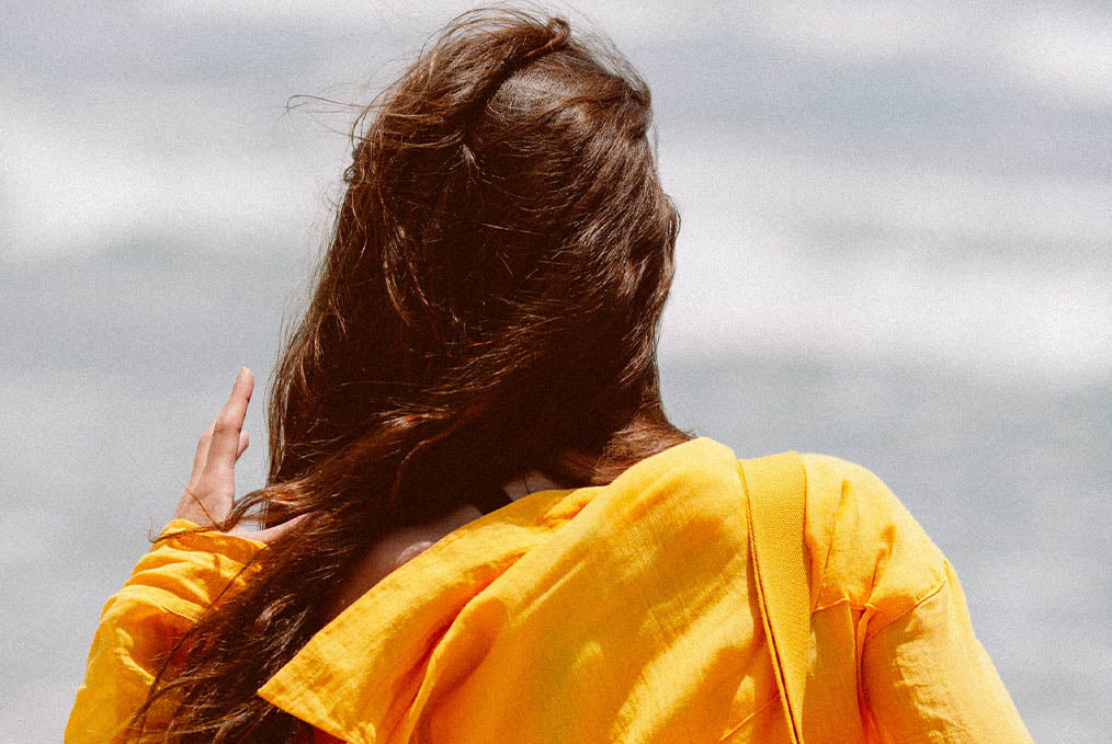 Pavasario plaukų priežiūros rutina: ką keisti ir kokius produktus rinktis?