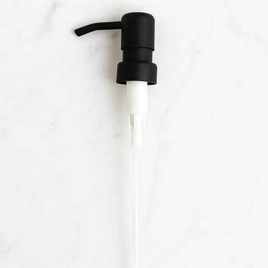 Juodas metalinis dozatorius iš nerūdijančio plieno